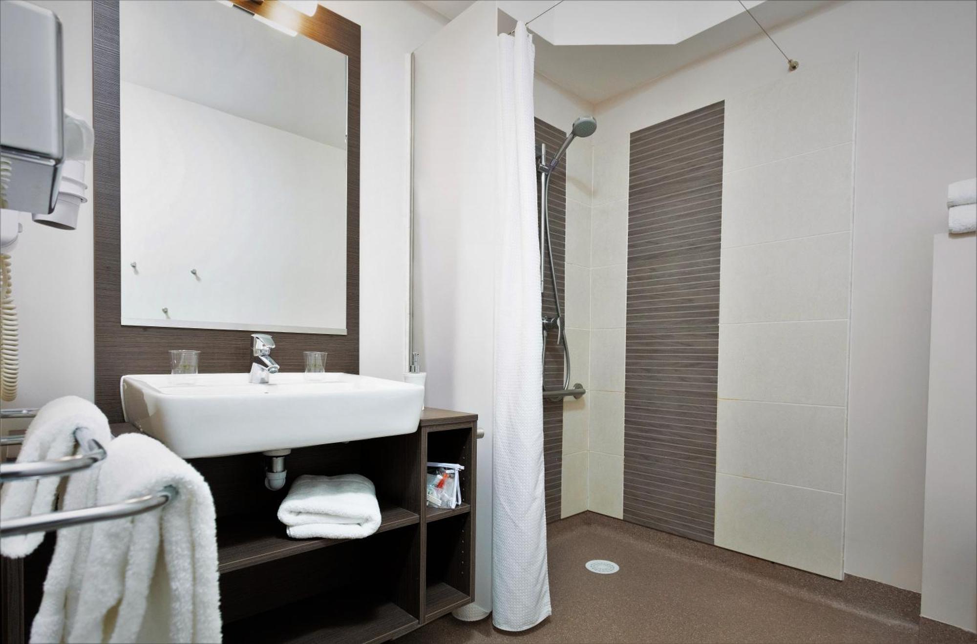 Familiekamer voor 3 Personen - 2 Kamers (2 Volwassenen + 1 Kind)