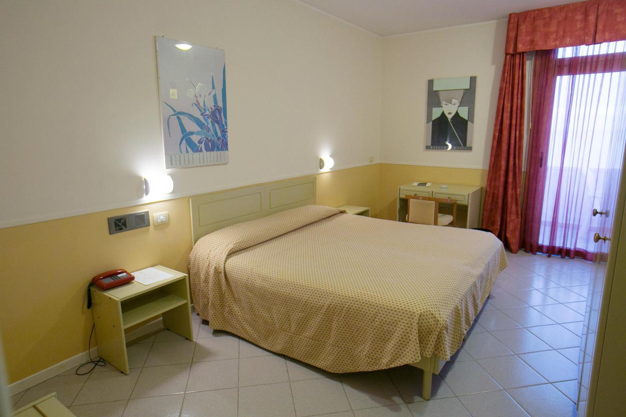 Double or Twin Room,1216417879:JPEG