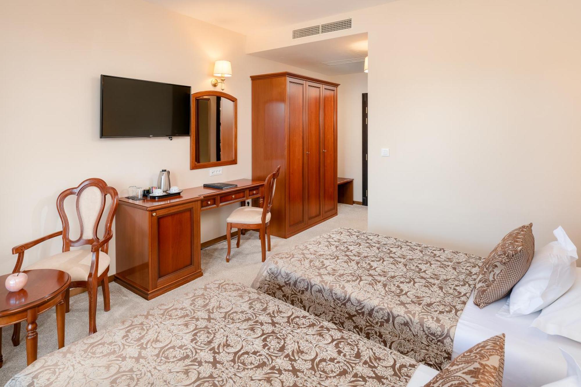 Superior Double Room with Balcony - Free Parking