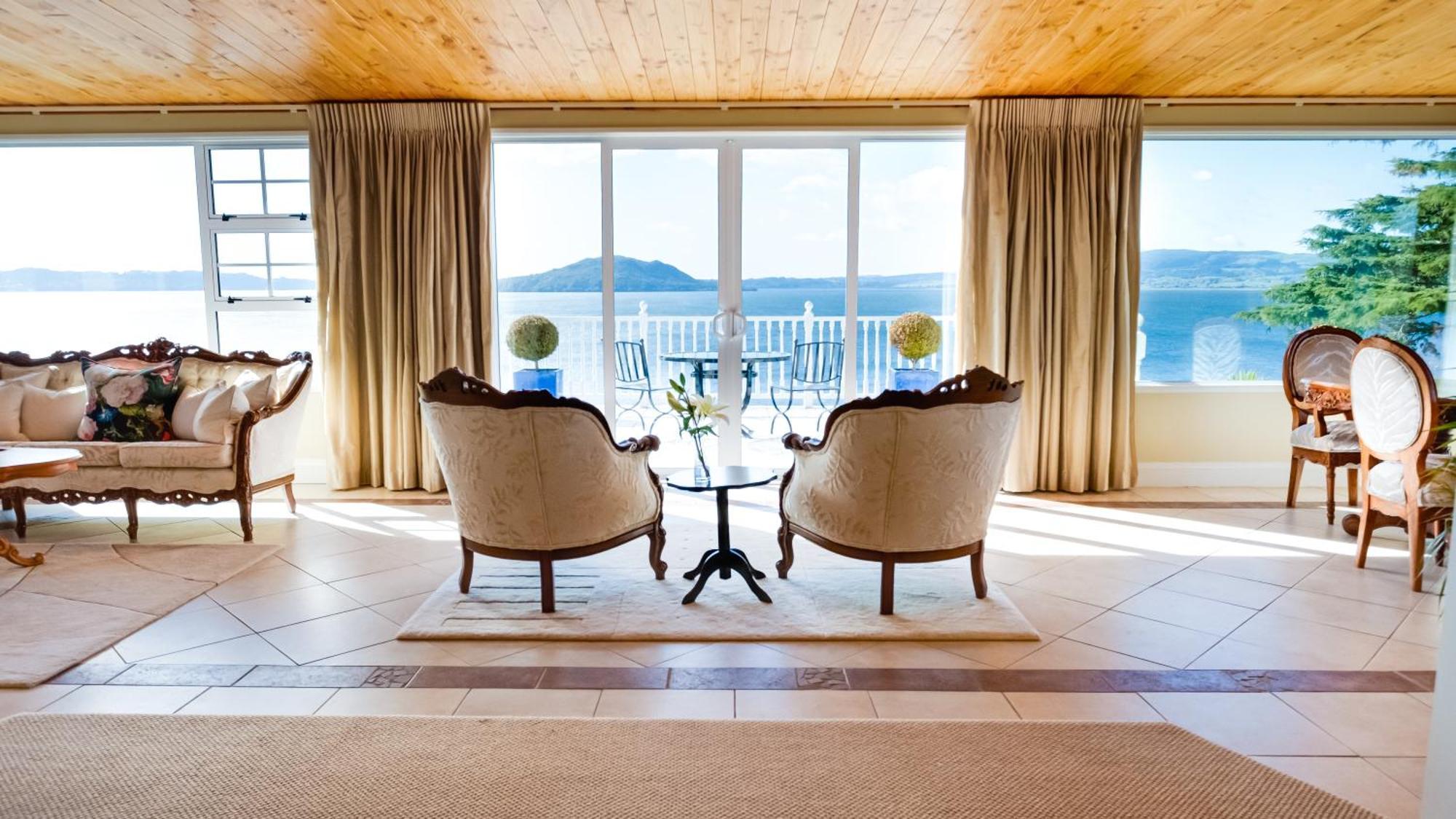 Deluxe Suite Lake View