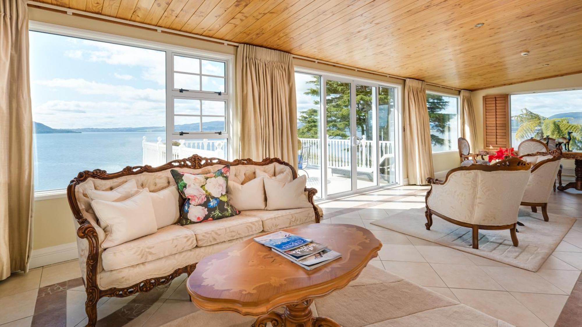 Deluxe Suite Lake View