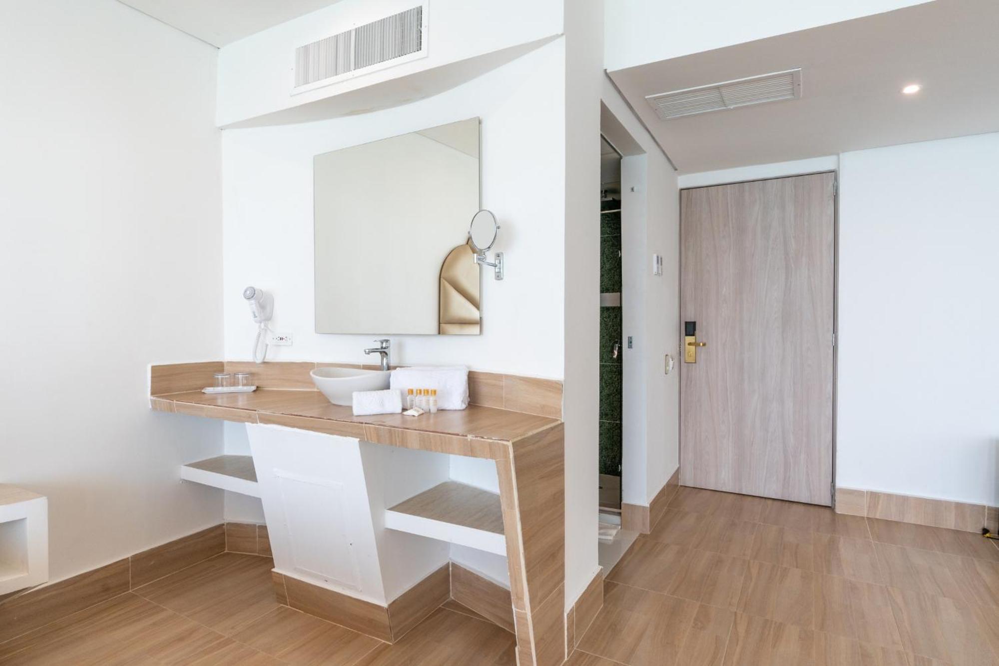 Master Suite Ocean View (2 Adults)