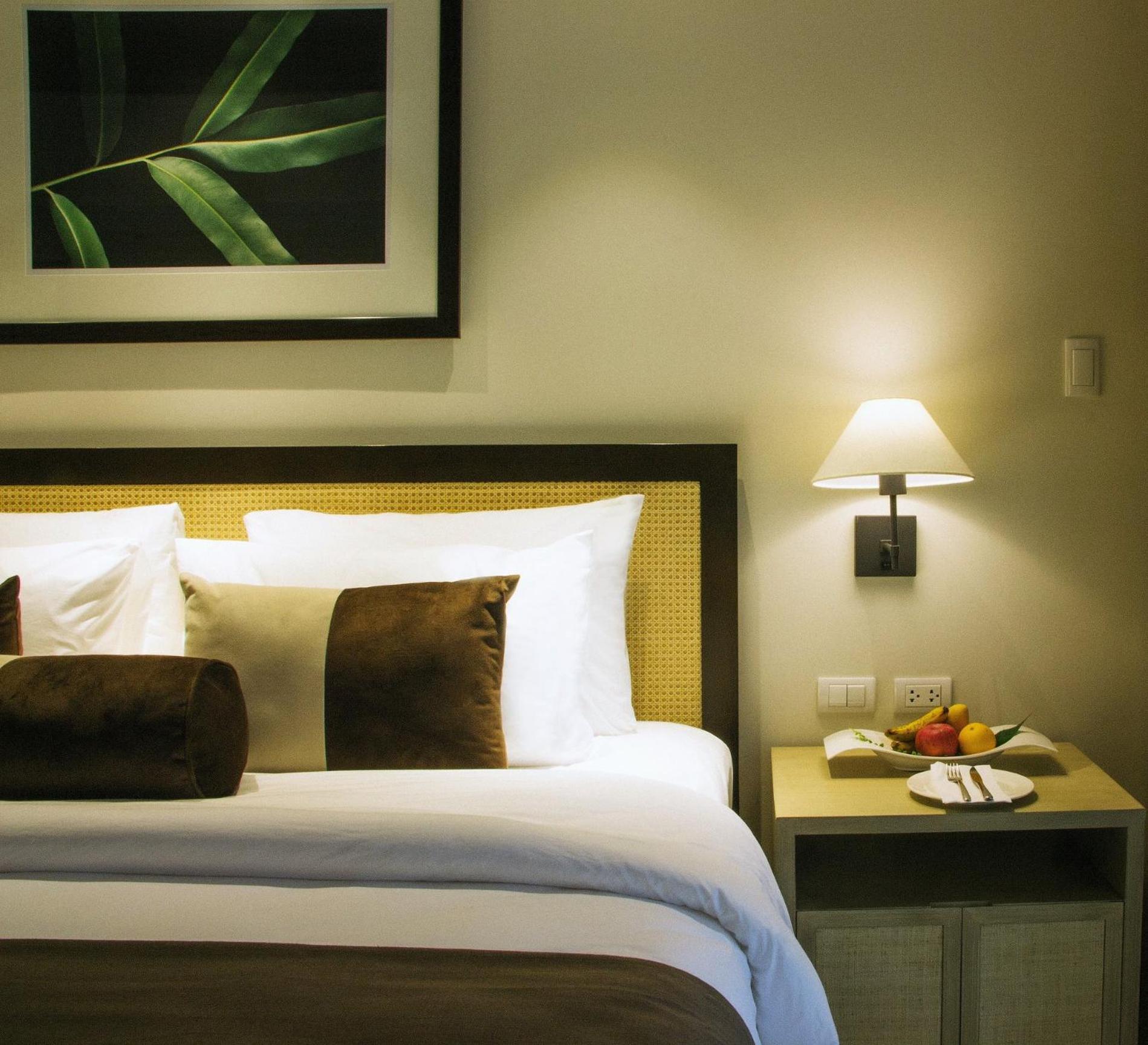 1 King Bed, Standard Room with Garden View