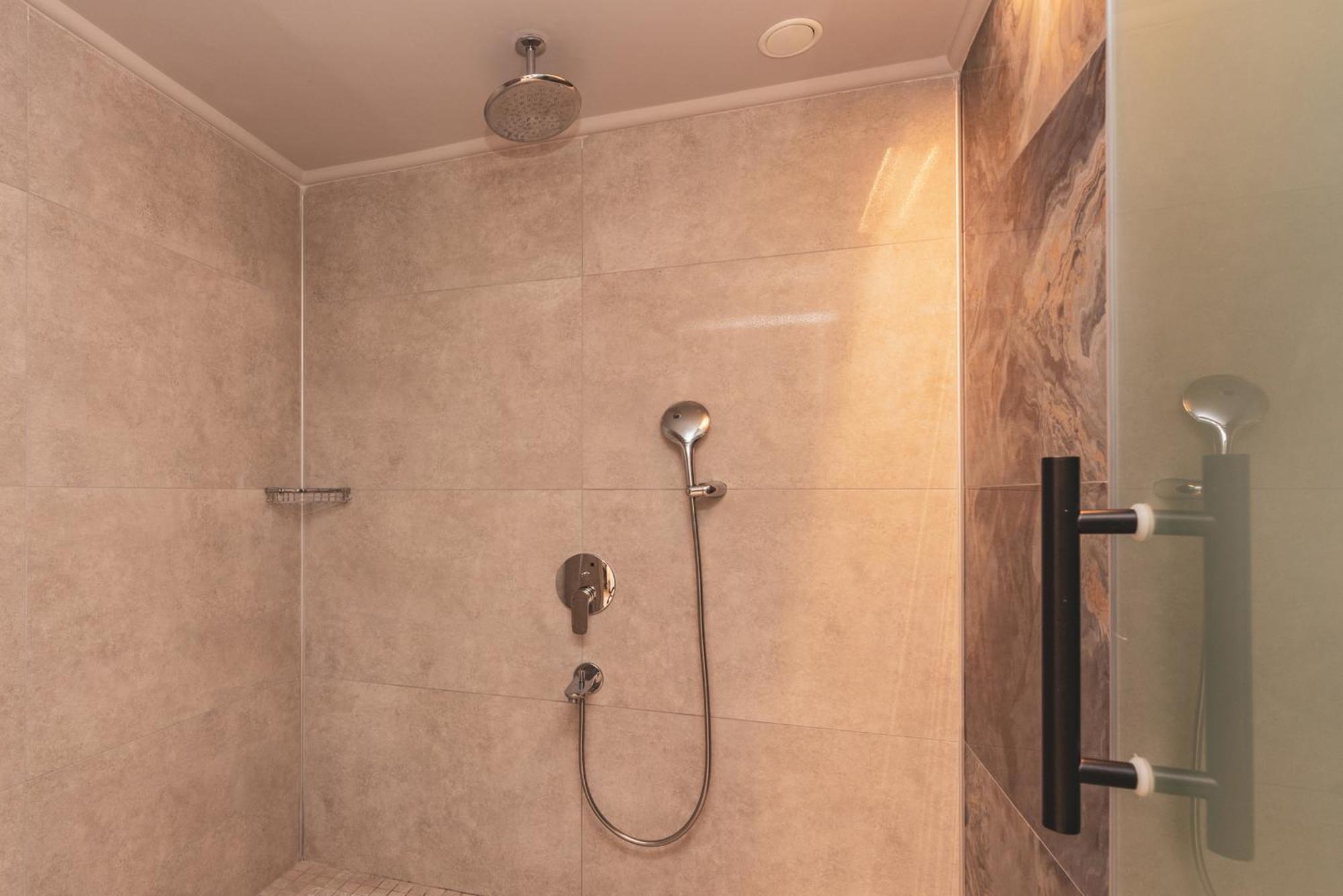 ANNEX PRIVATE POOL ROOM
