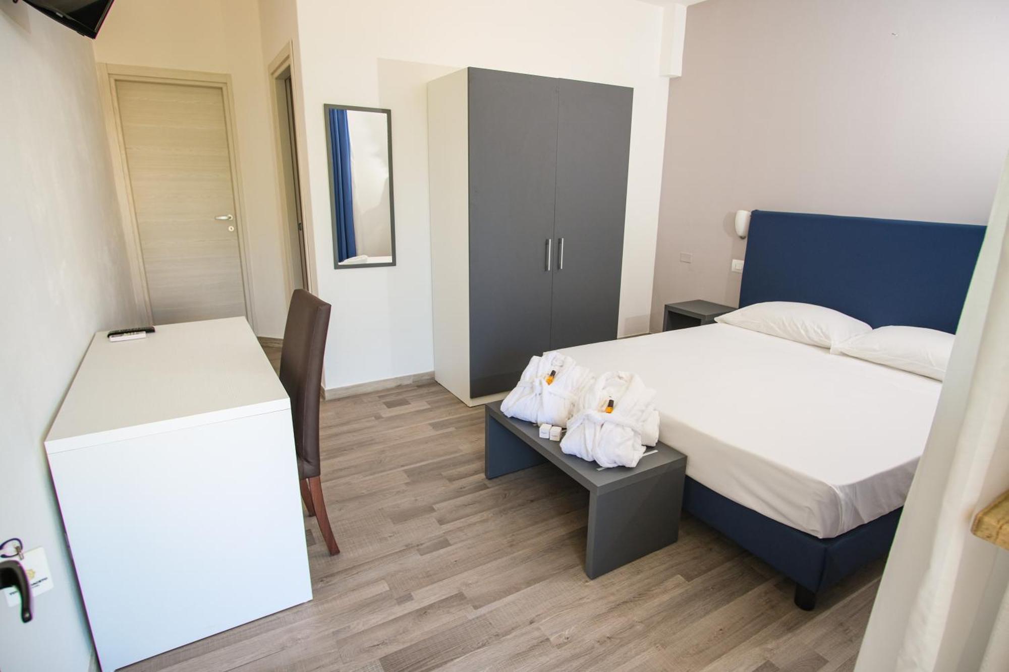 Double or Twin Room,1079908648:JPEG