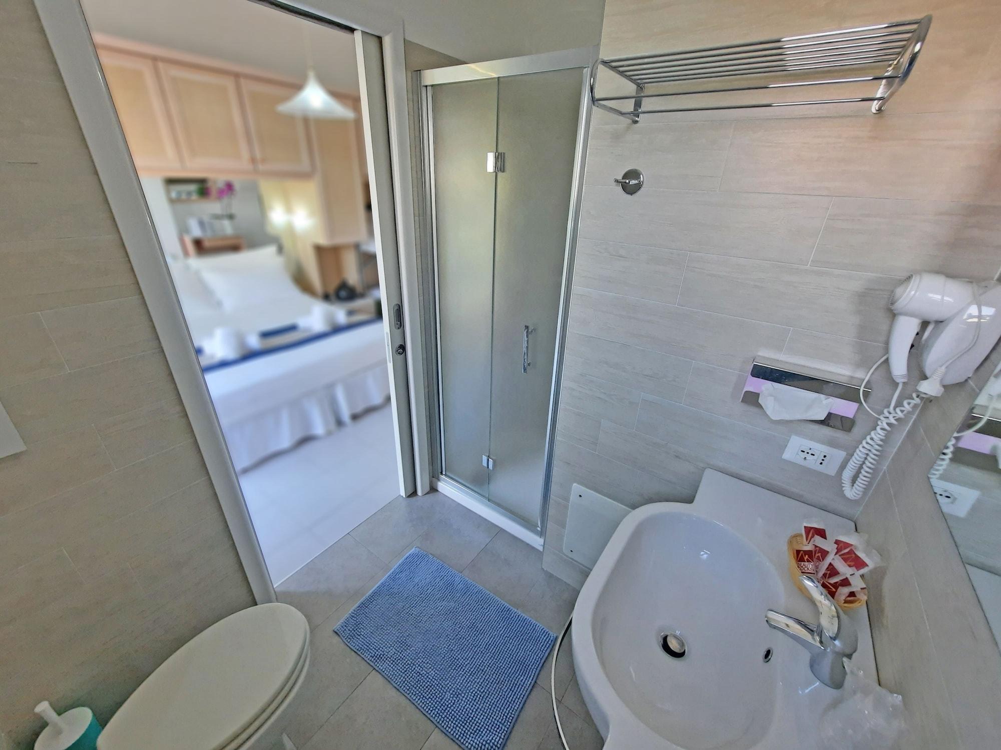 Double Room,1226975417:JPEG