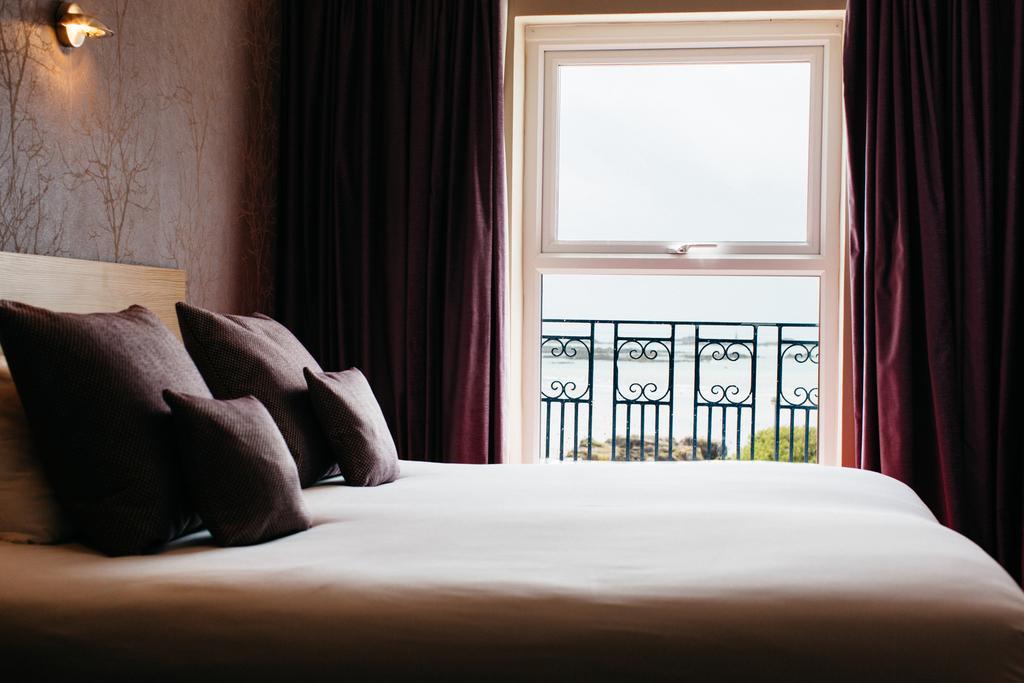 Double Room with Partial Sea View