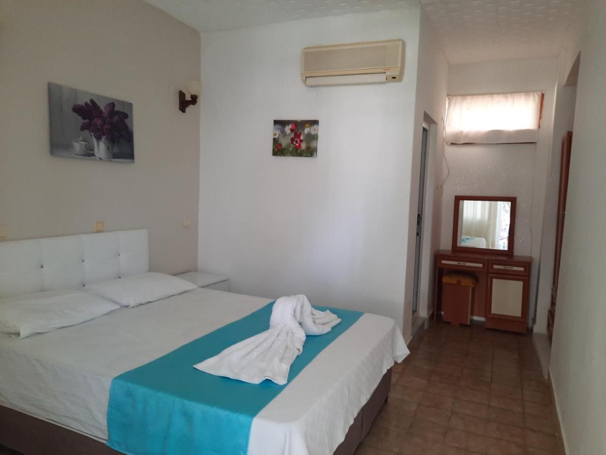 Doppelzimmer mit Balkon und Meerblick