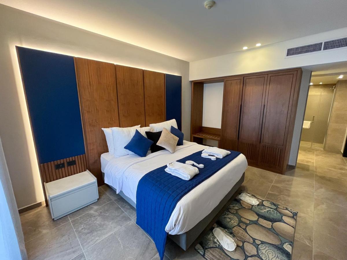 Executive Suite,1233998903:JPEG
