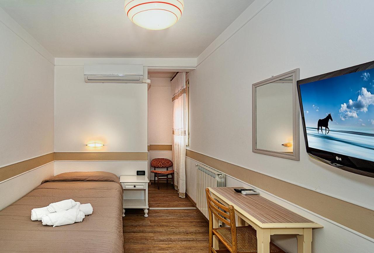 Small Single Room,1234754726:JPEG