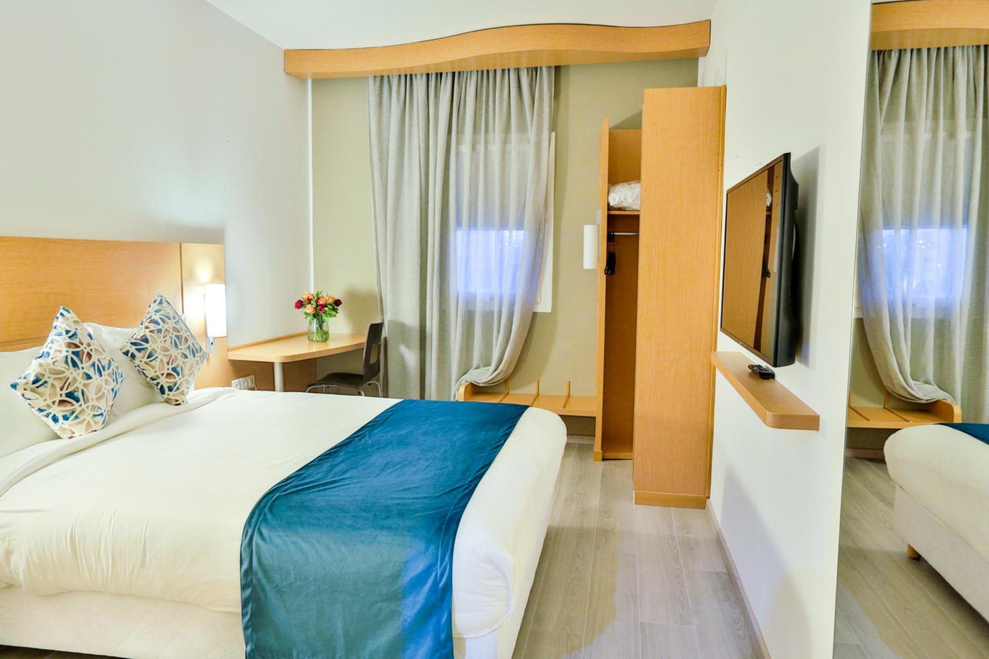 Superior Double Room with Pool View