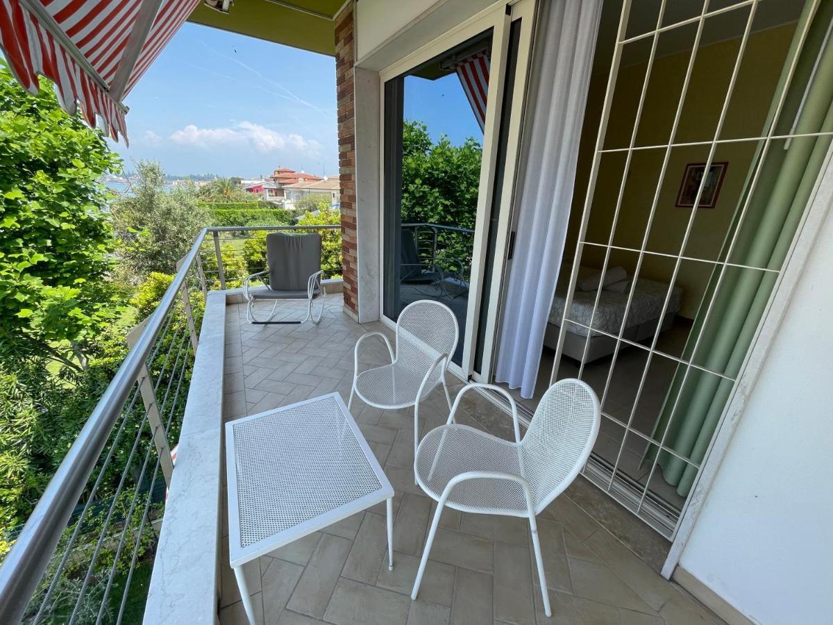 Doppel-/Zweibettzimmer mit Balkon und Seeblick