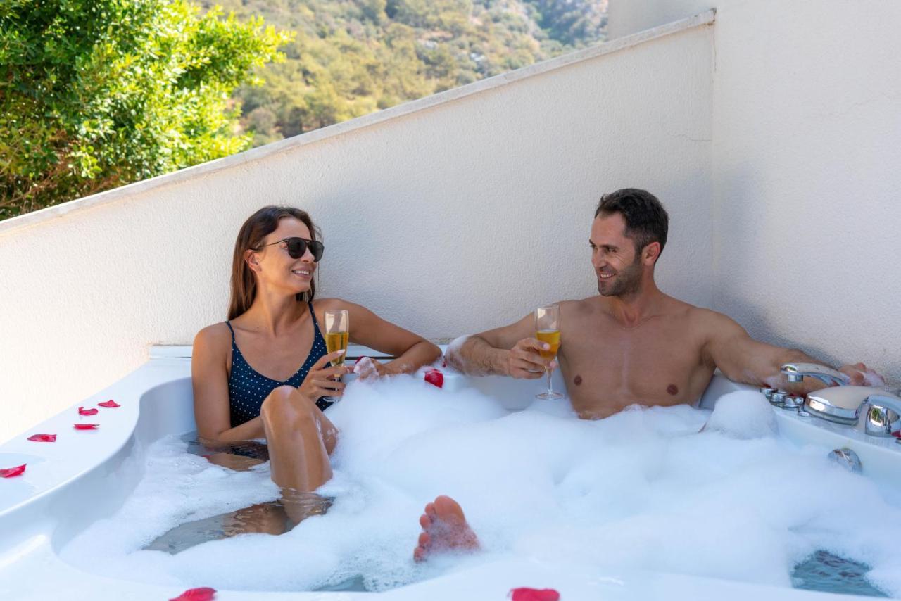 Honeymoon Room Hot Tub