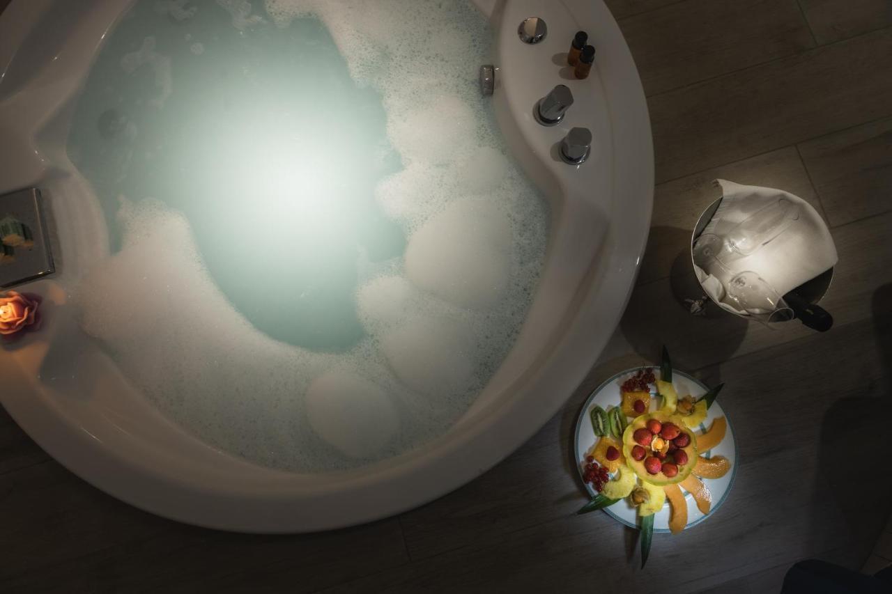 Deluxe Double or Twin Room Spa Bath,1243630138:JPEG