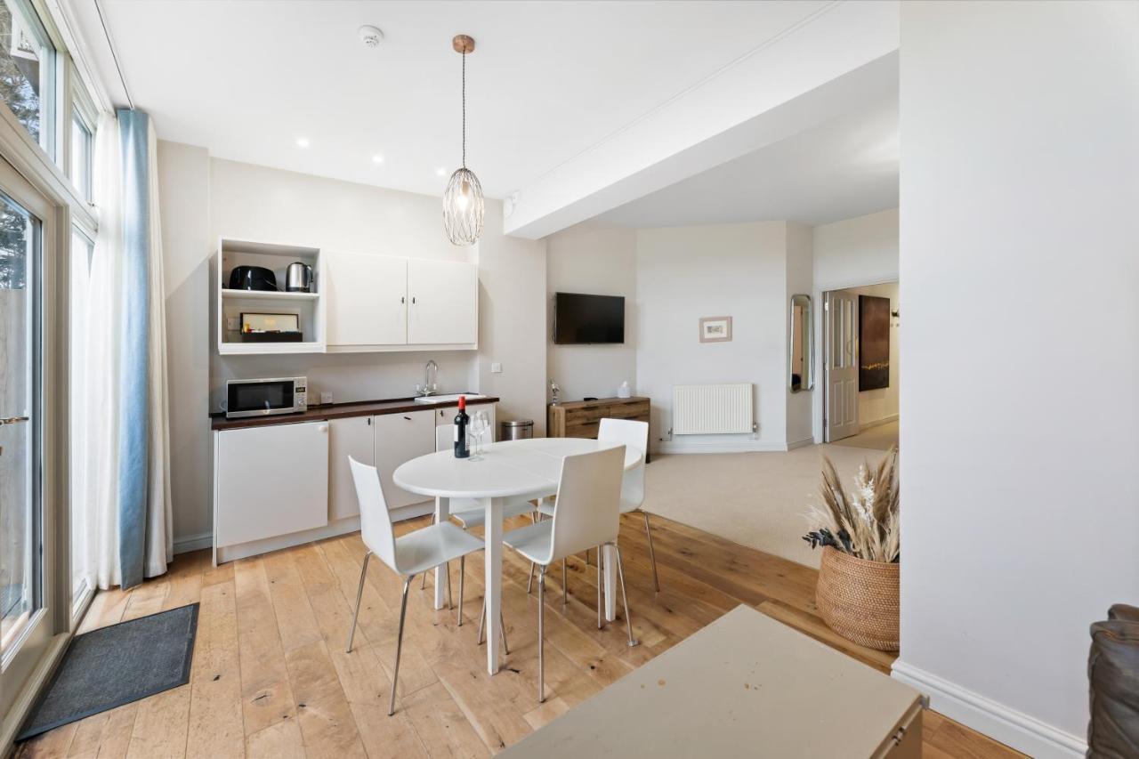 Family Apartment (2 Adults + 3 Children)
