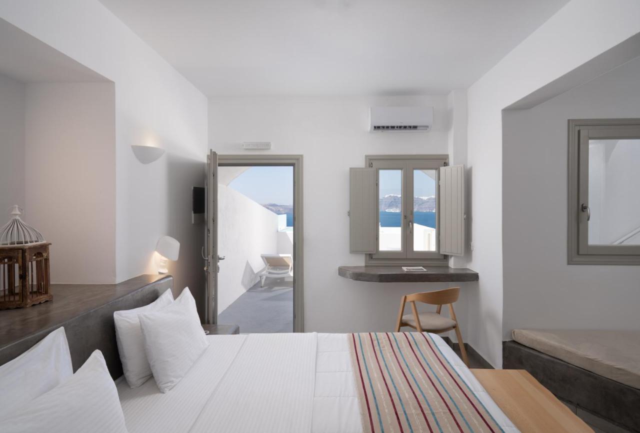 Suite Junior con piscina pequeña y vistas a la caldera