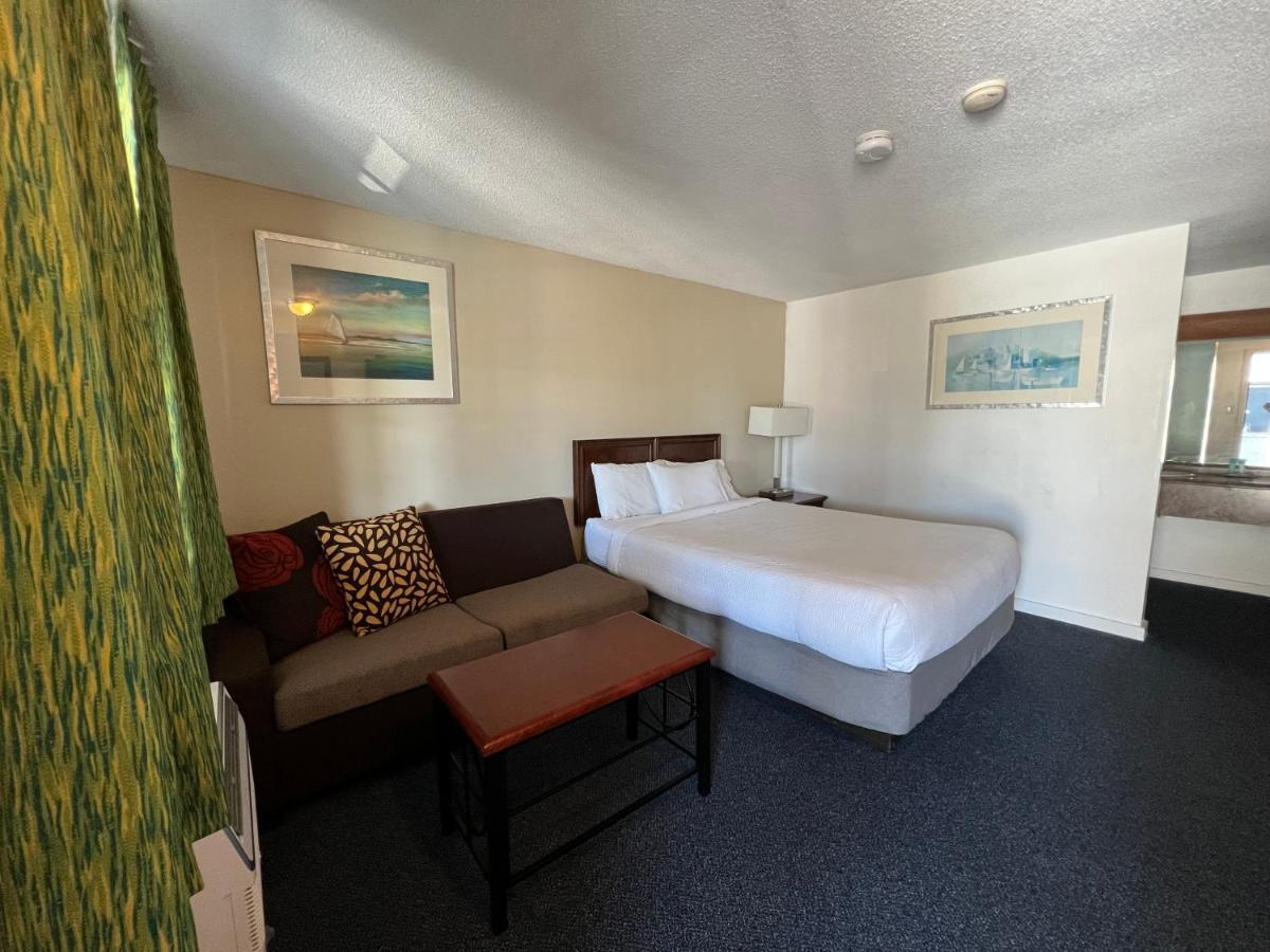 Deluxe Queen Suite