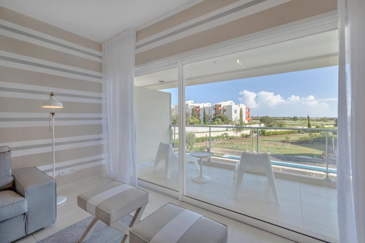 One-Bedroom Apartment Pool View