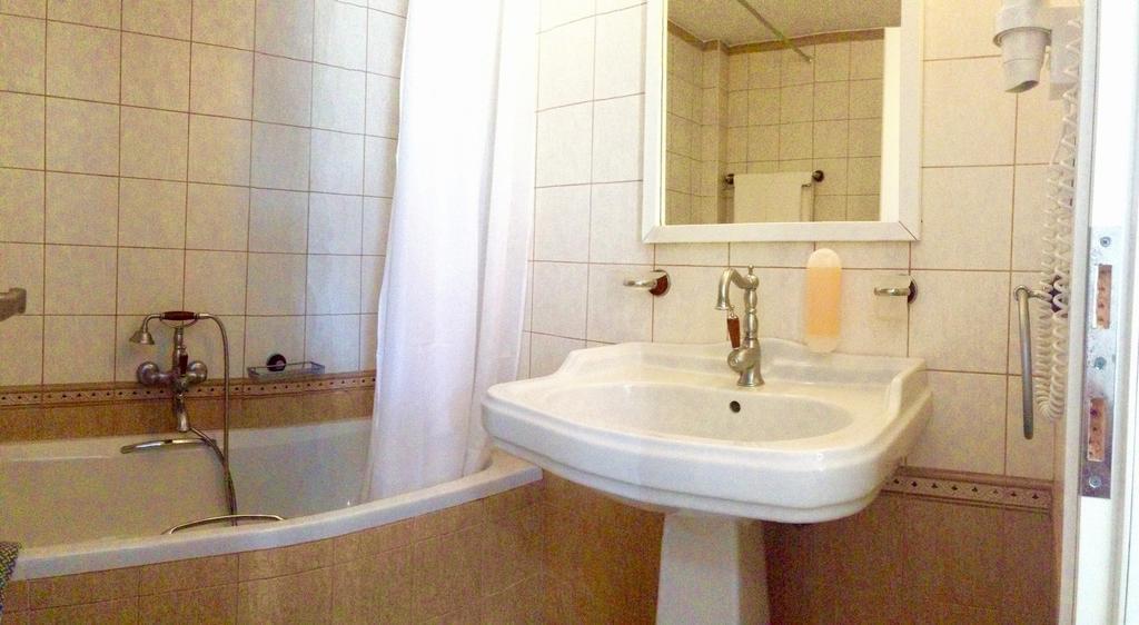 Doppelzimmer mit Gartenblick
