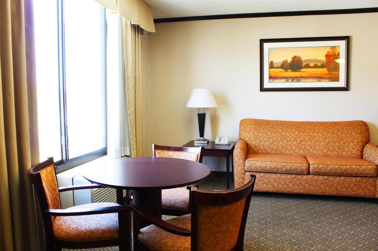 Suite Room, 1 King Bed with Sofa Bed, Mountain View