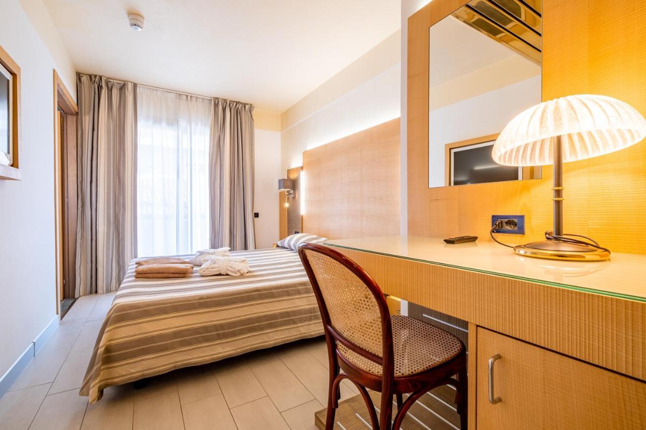 Doppelzimmer mit Balkon