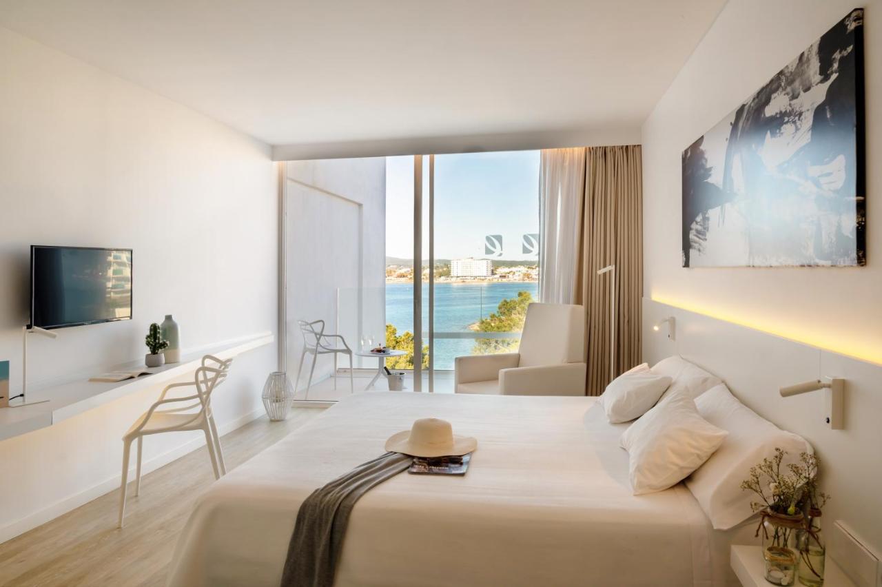 Double or Twin Room with Partial Sea View
