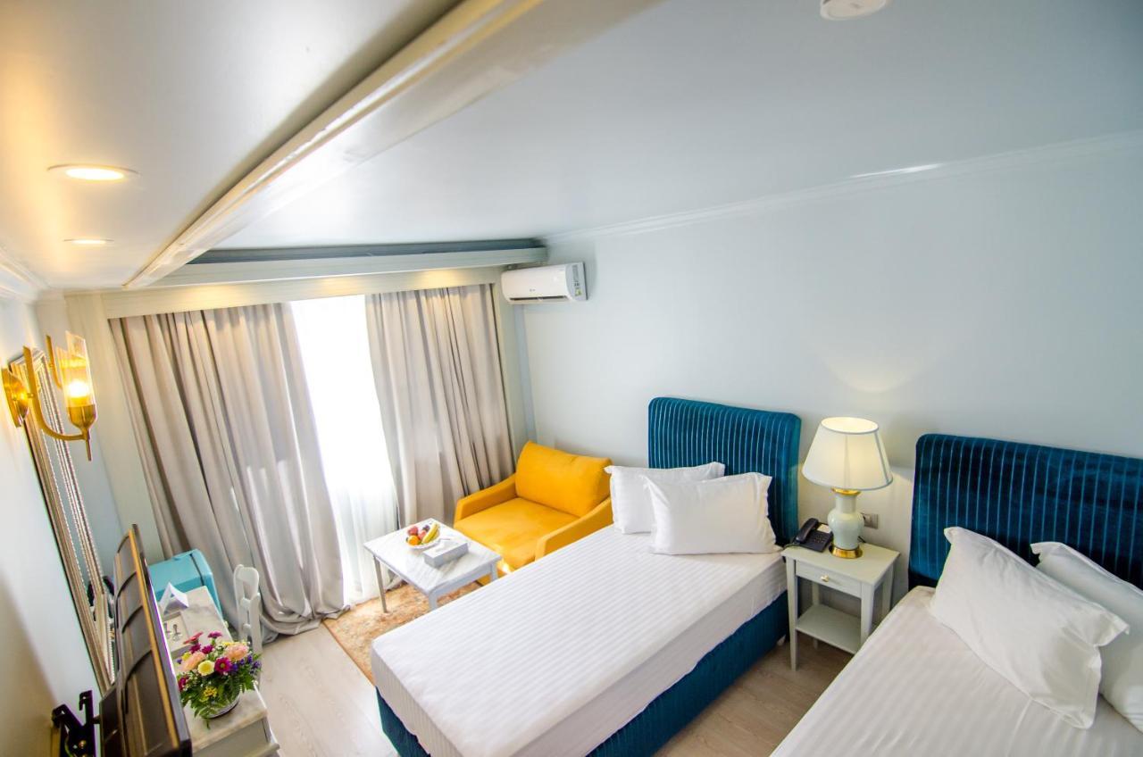Standard Zimmer mit Ehebett oder 2 Einzelbetten und Stadtblick – Amfiteatru
