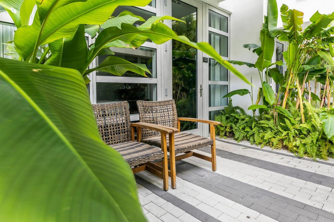 Habitación doble deluxe con cama grande y vistas al jardín