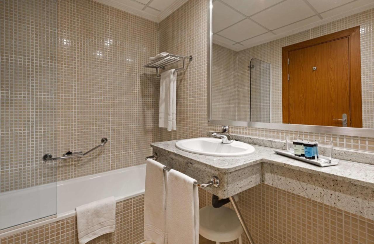 Kamer met Kingsize Bed en Uitzicht op Zee