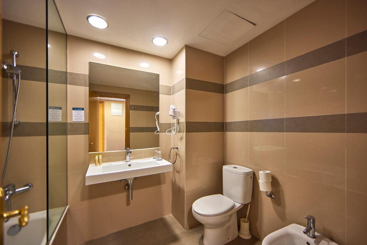 Twin Room,1260532411:JPEG