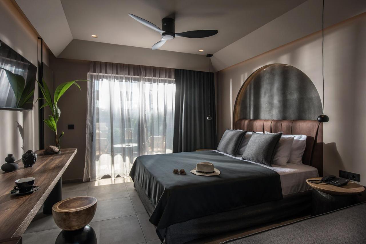Exclusive Suite with Side Sea View
