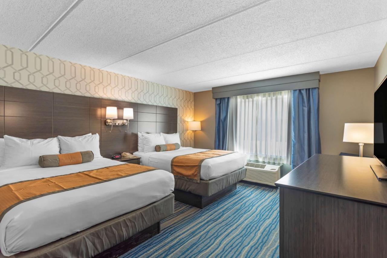 Queen Suite with Two Queen Beds and Sofa Bed - First Floor/Non-Smoking