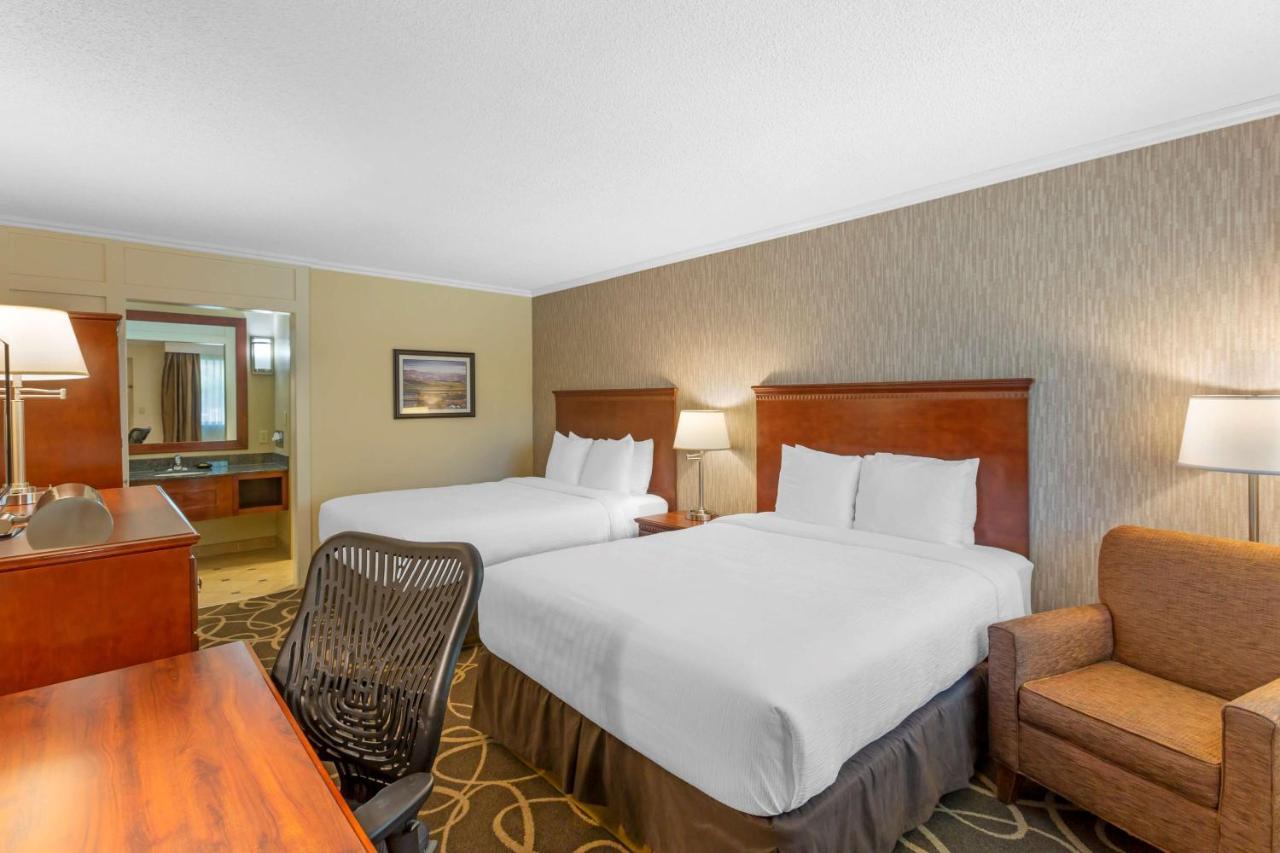 Queen Room with Two Queen Beds and Courtyard View - Pet Friendly/Non-Smoking