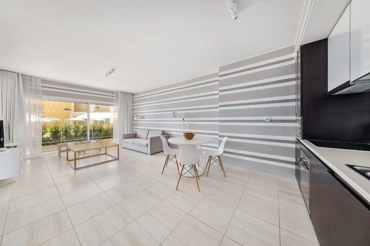 One-Bedroom Apartment Pool View