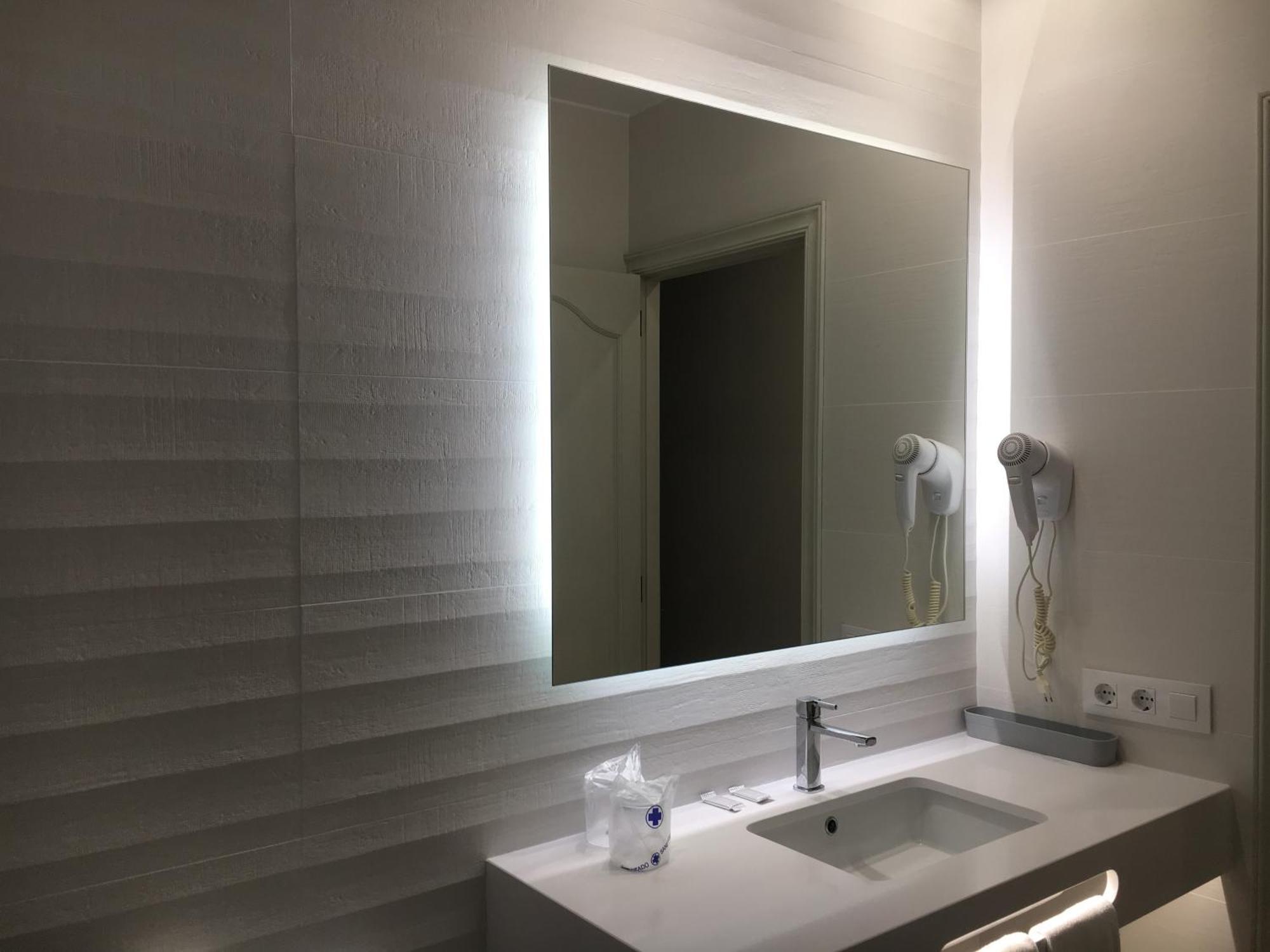 Standard Double or Twin Room,443265438:JPEG