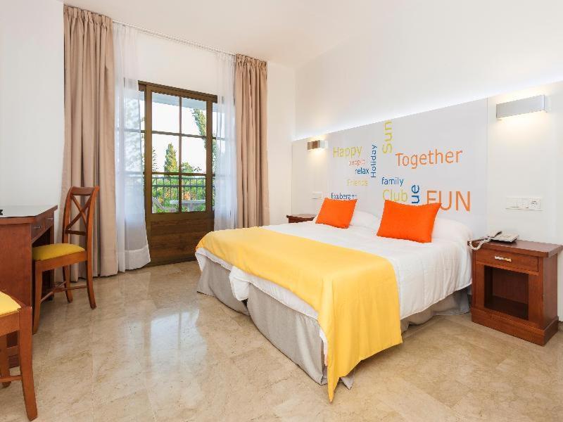 Habitación Doble Superior (3 adultos + 1 niño)