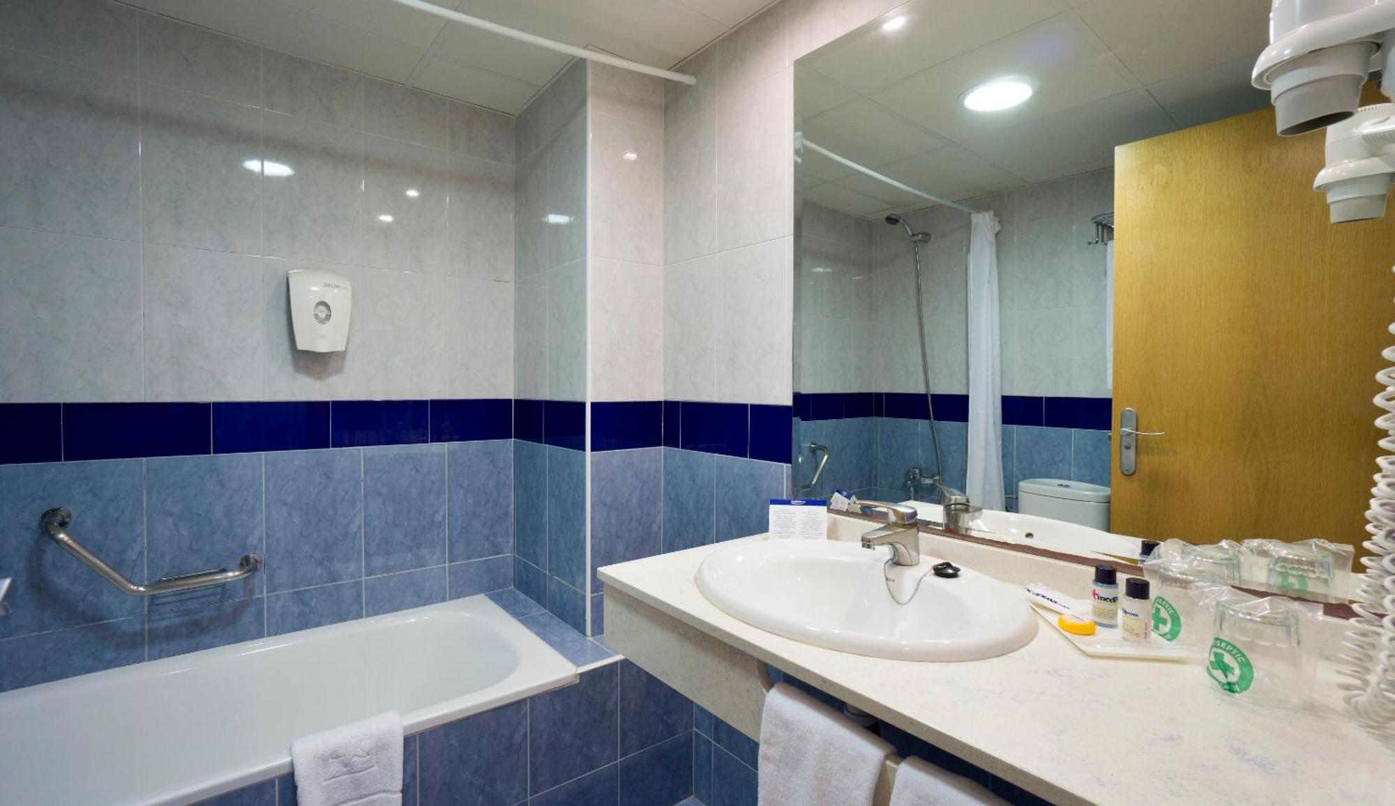 Standard Triple Room Sea View