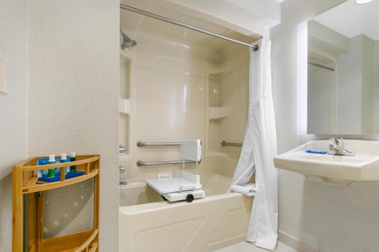 Habitación adaptada para personas con movilidad reducida - Cama grande