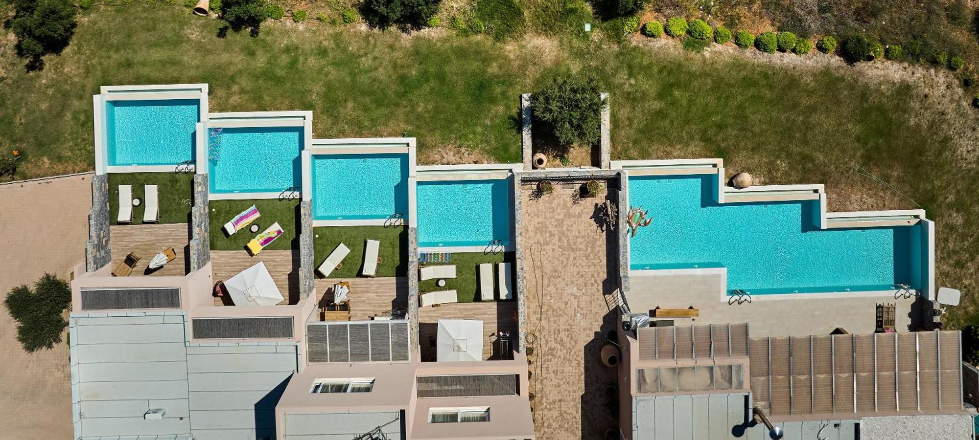 Deluxe Split-Level Bungalow met Eigen Overloopzwembad