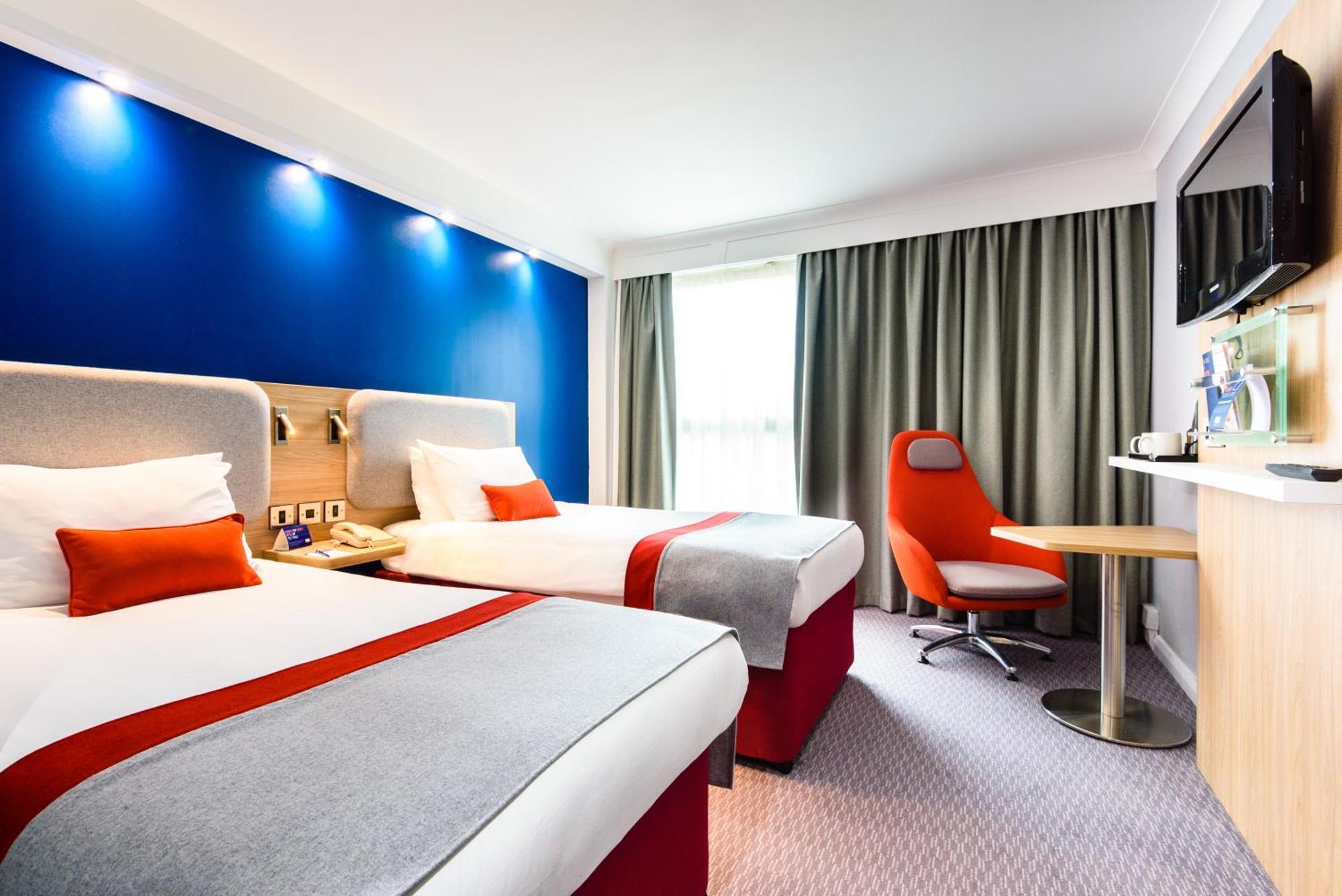 Standard Twin Room with Free Hot Breakfast