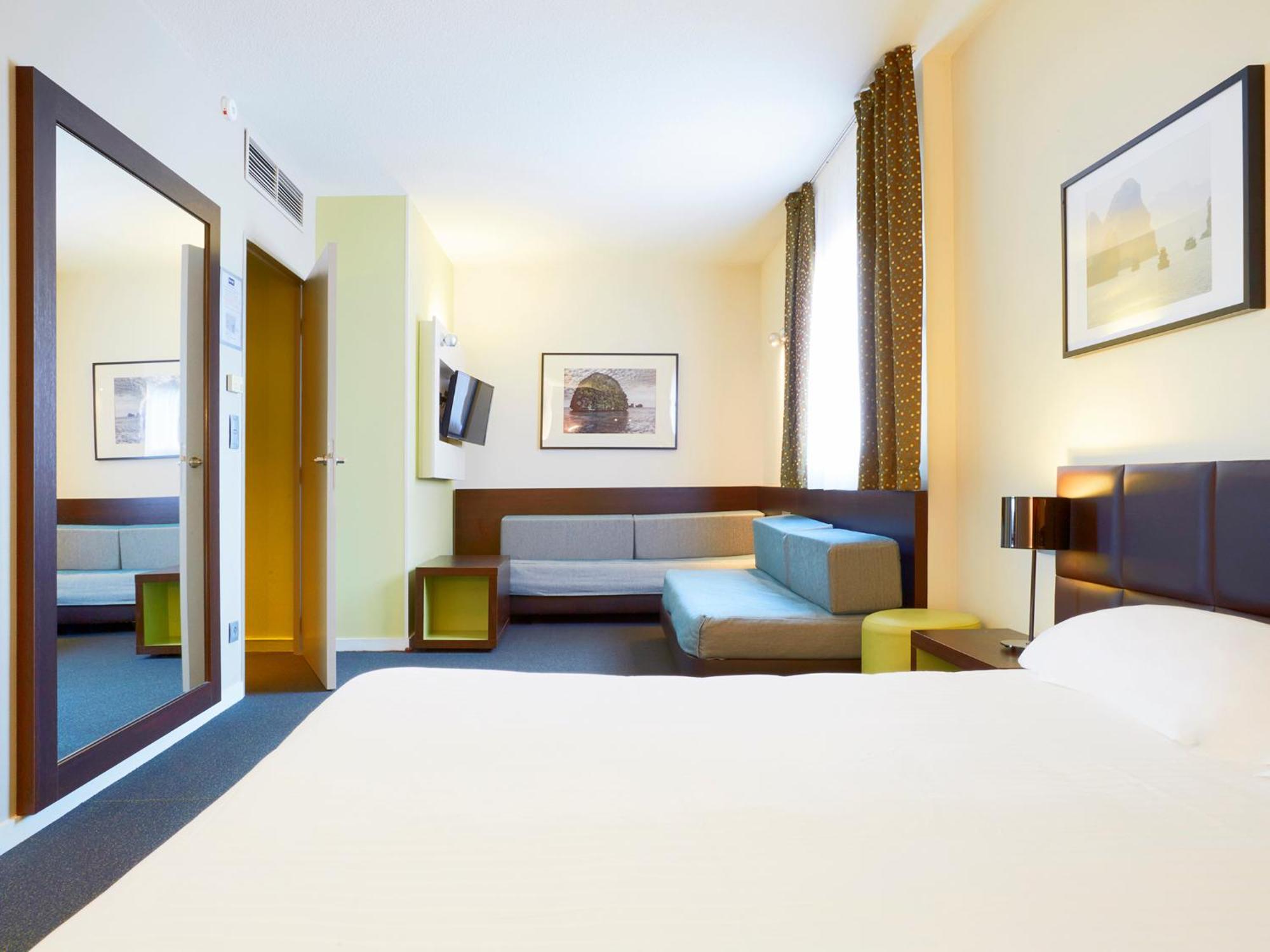 Standard Room - 1 Double Bed 2 Single Beds