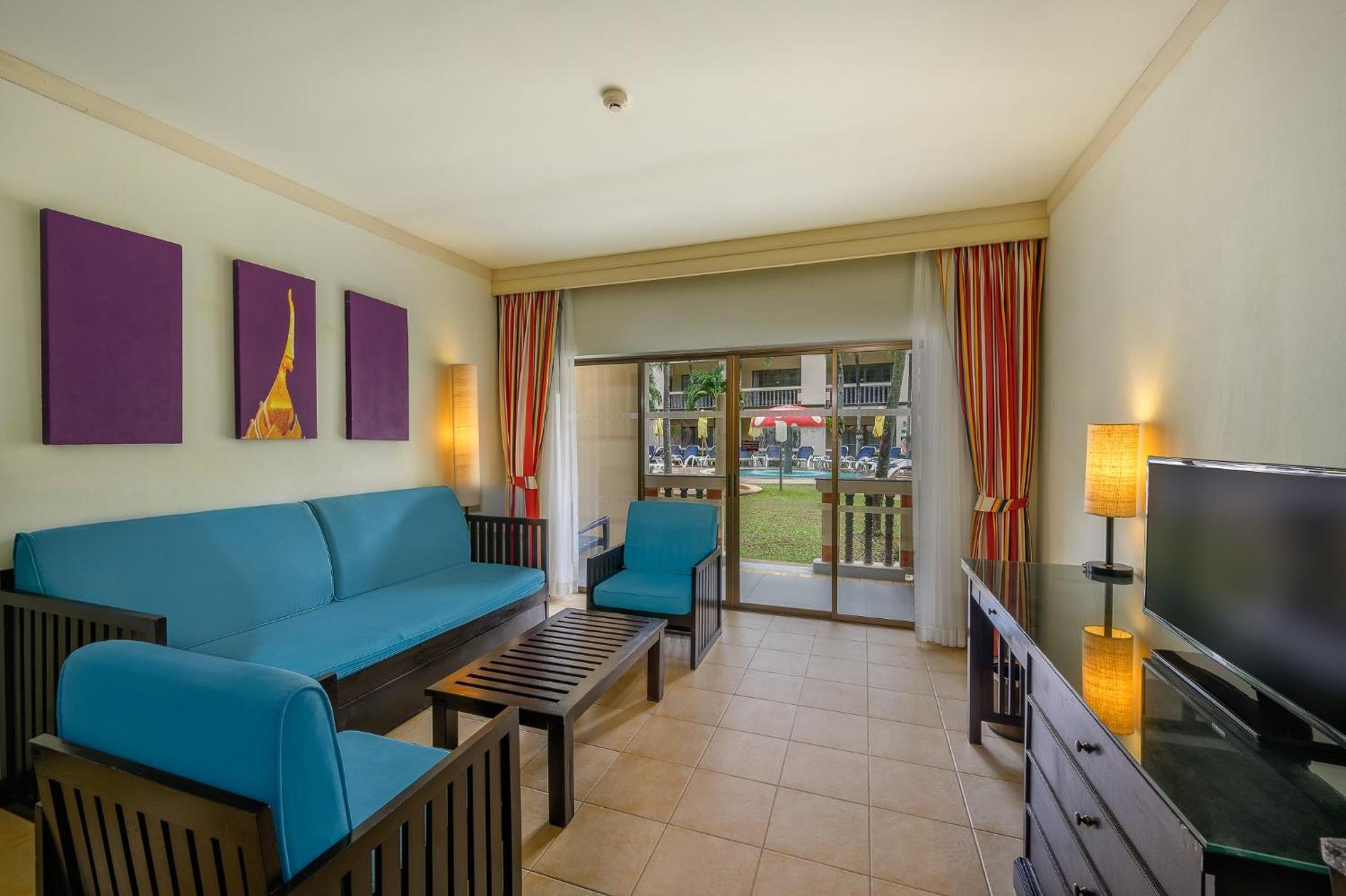 ONE BEDROOM FAMILY SUITE POOLSIDE KING