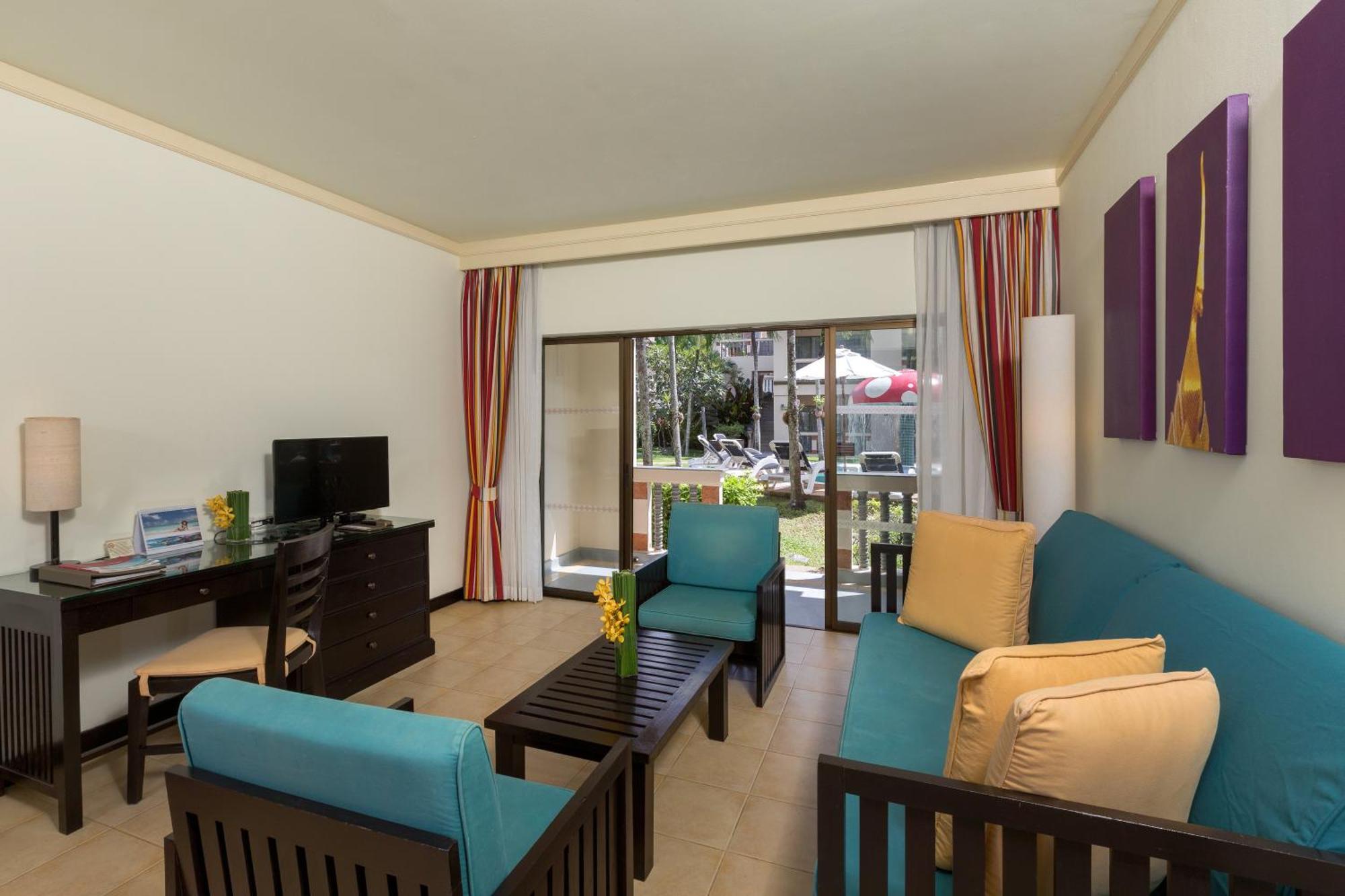 ONE BEDROOM FAMILY SUITE POOLSIDE KING