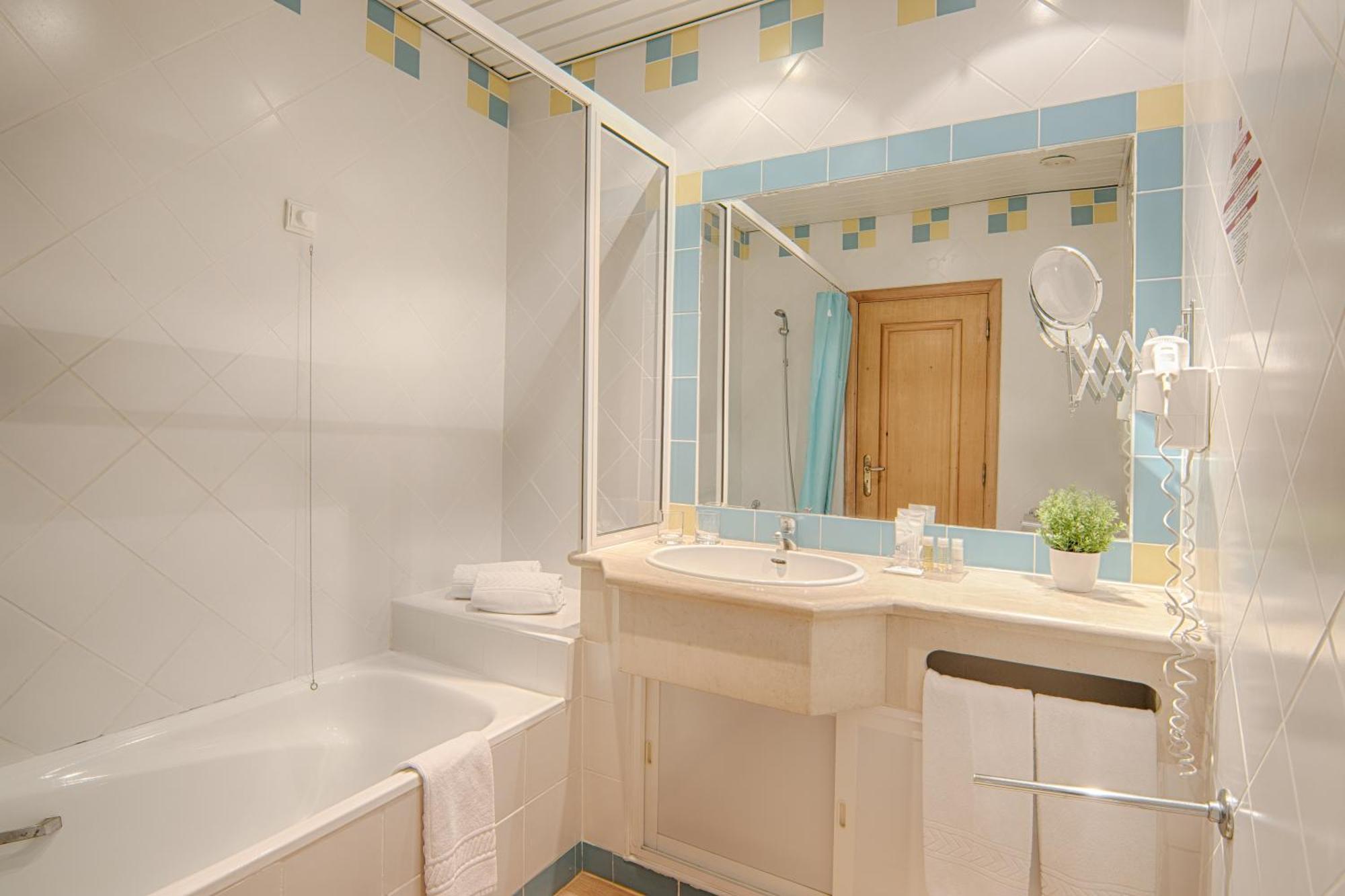 One-Bedroom Apartment Pool View