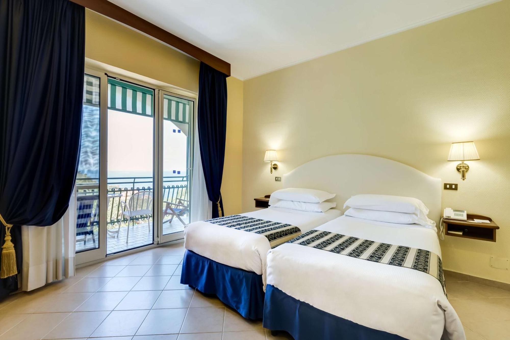 Habitación Clásica con balcón y vistas al mar