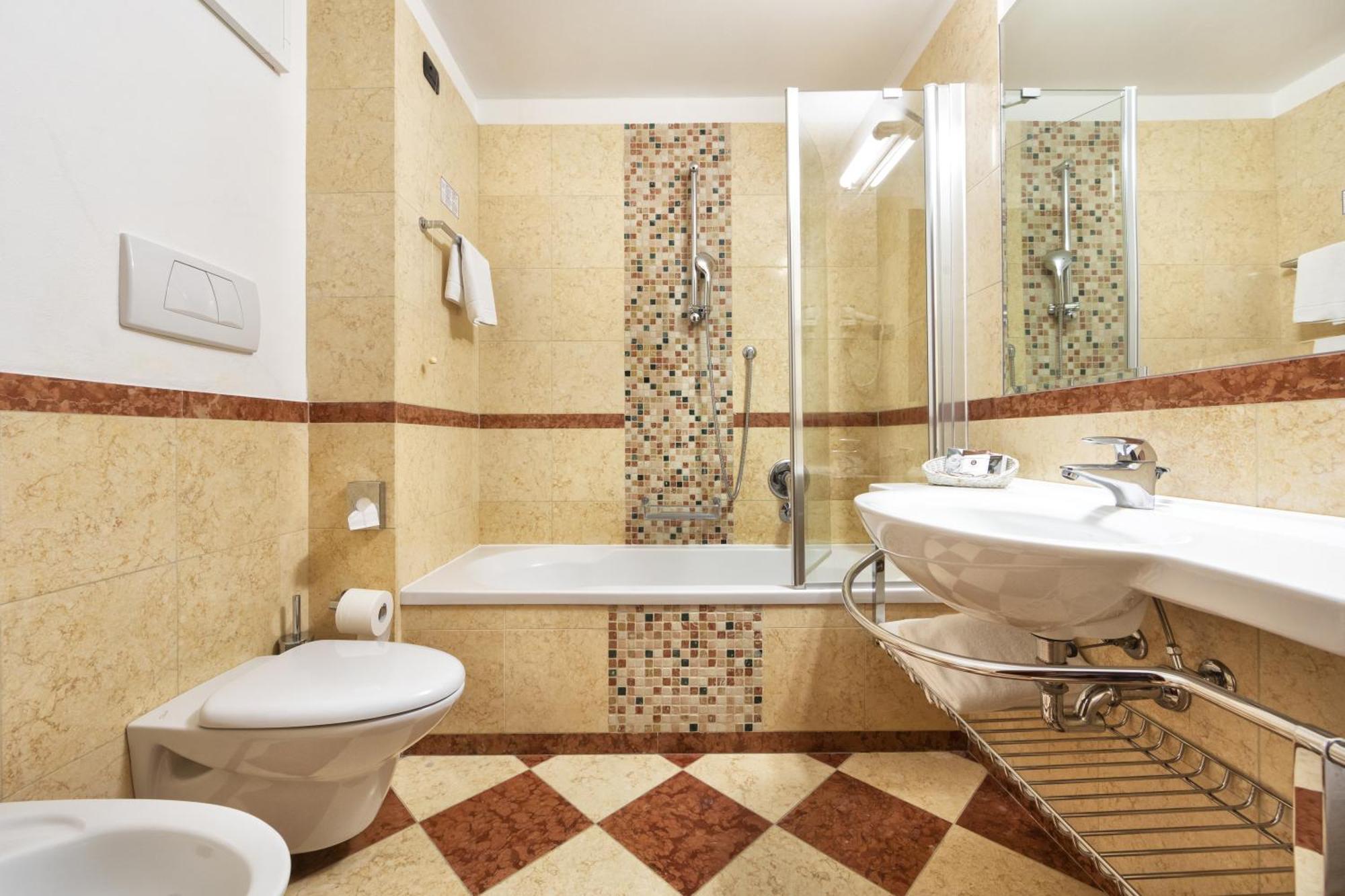 Superior Double or Twin Room,1274593624:JPEG