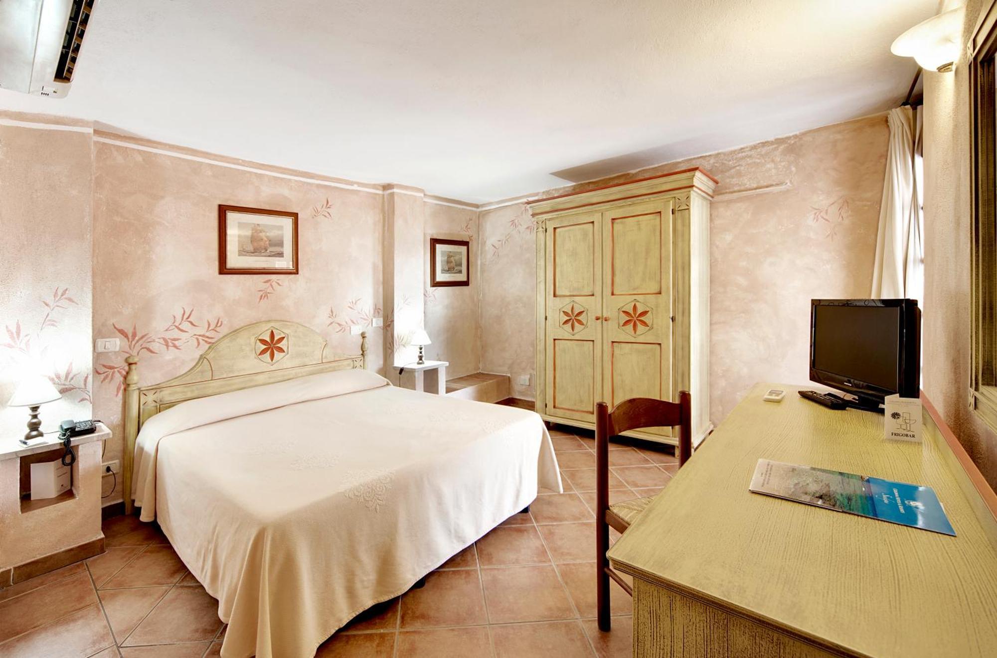 Double or Twin Room Side Sea View