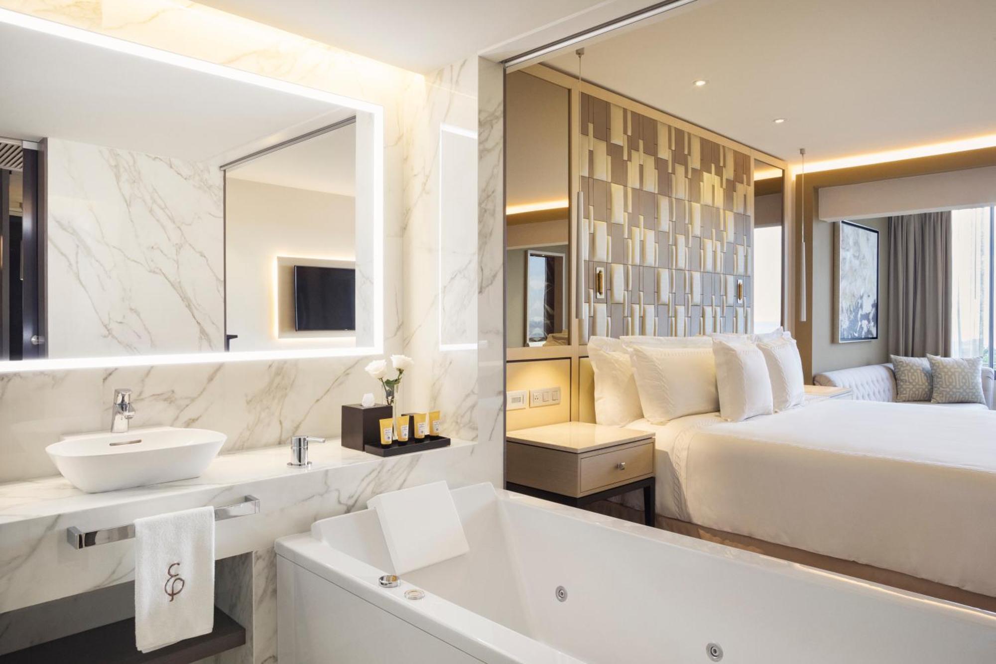 Royal Executive Junior Suite,1274727454:JPEG