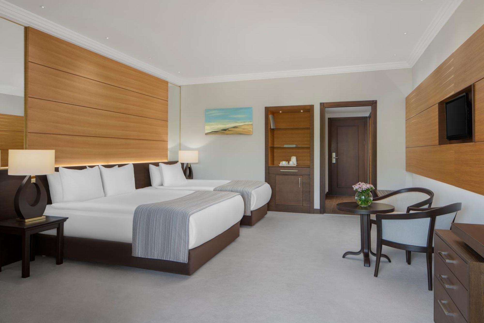 Superior Hotel Room Land View