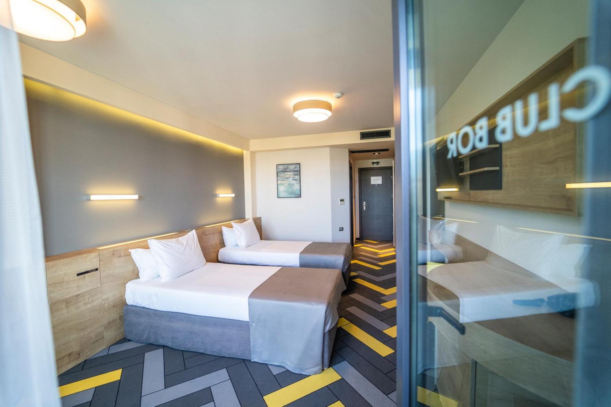 Twin Room Minibar &